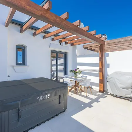 Comfort, Space, Terraces & Great Views Apartment