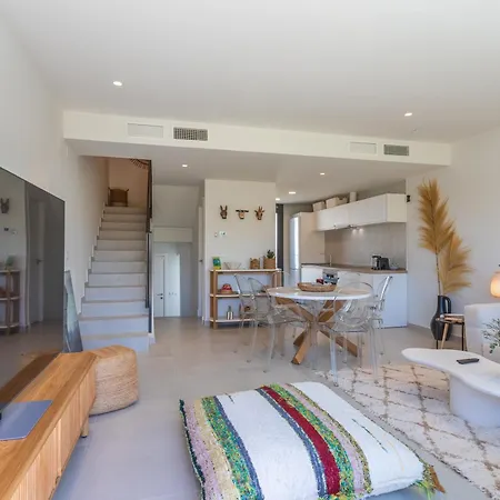 Apartment Comfort, Space, Terraces & Great Views *