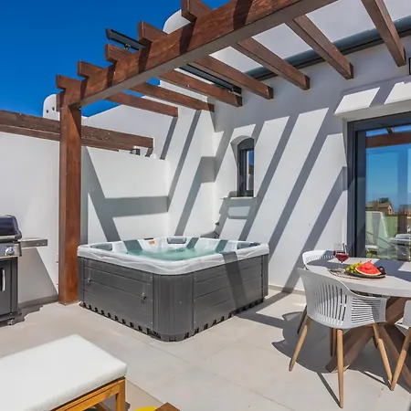 Comfort, Space, Terraces & Great Views Apartment