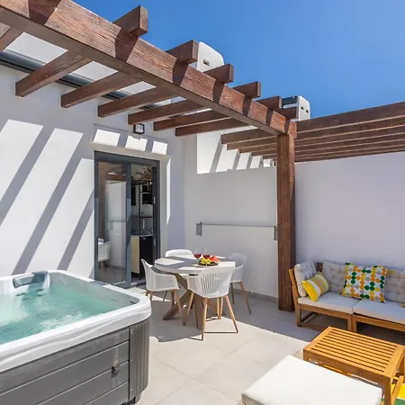 Comfort, Space, Terraces & Great Views Apartment